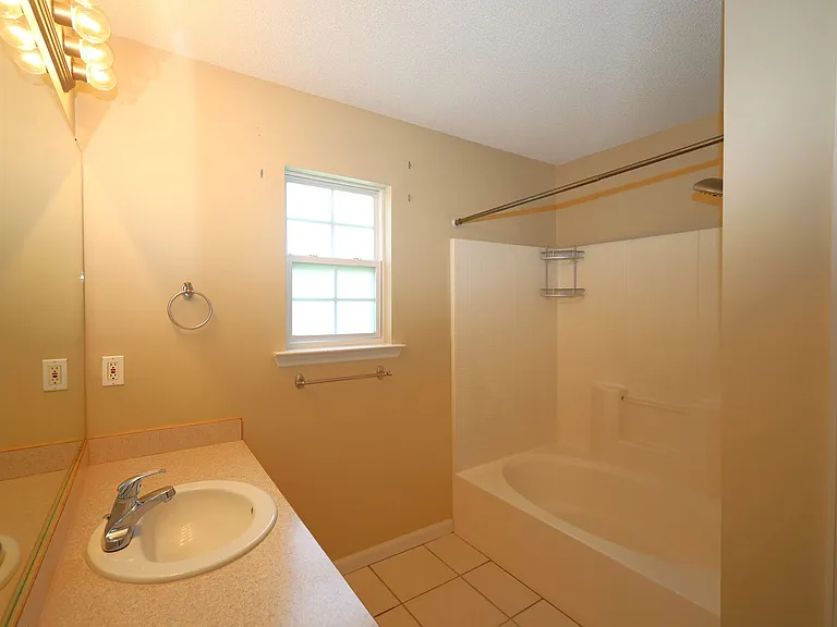 413 Bryson Cir — Photo 6