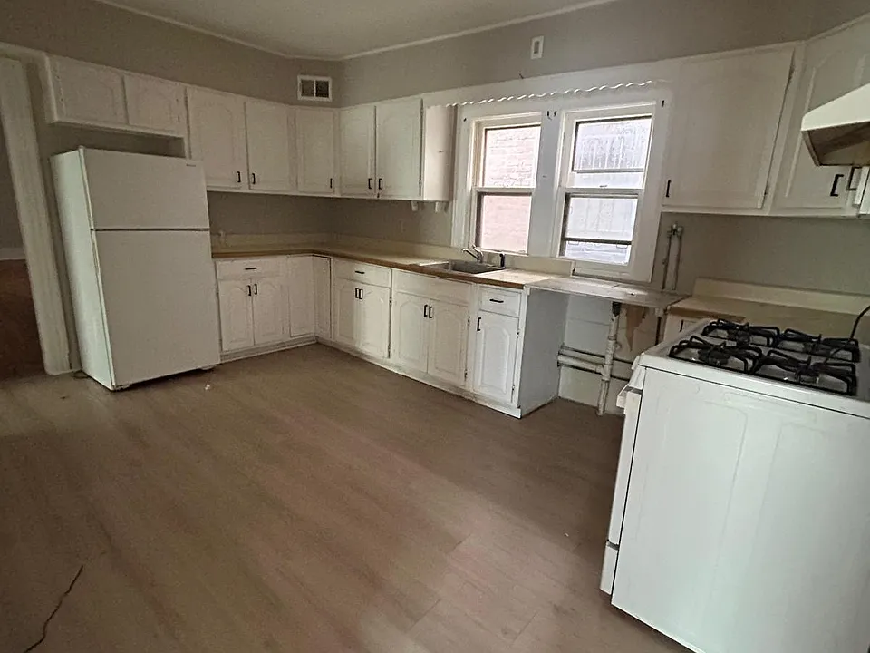 485 Lakeside Ave #1B