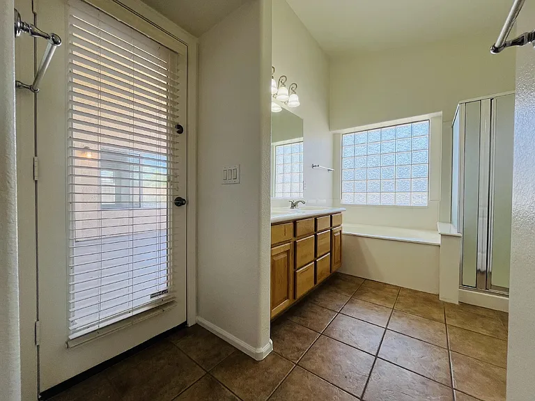 8202 S 47th Ave — Photo 15
