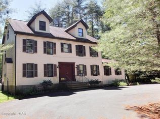 4 Park Ln, East Stroudsburg, PA 18301