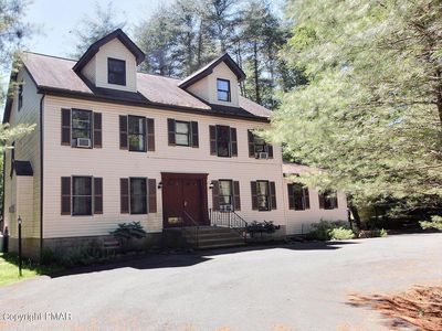 4 Park Ln, East Stroudsburg, PA, 18301
