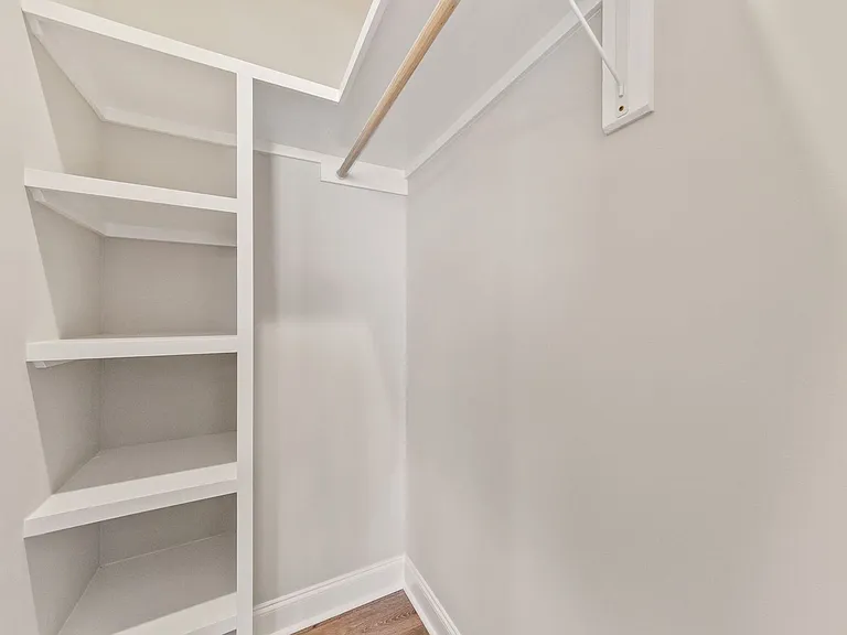 105 Firethorn Dr — Photo 10