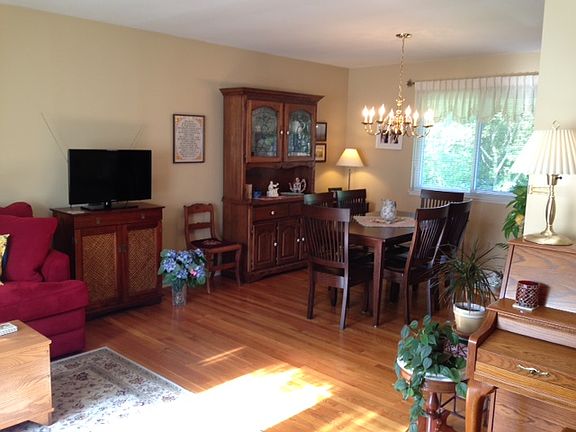 3rd image of 790 Woodbine Ct
