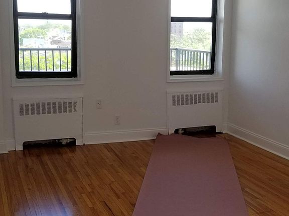 4th image of 1680 E 22nd St APT 105