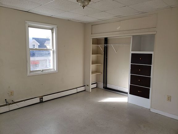 4th image of 205 E Main St APT 1