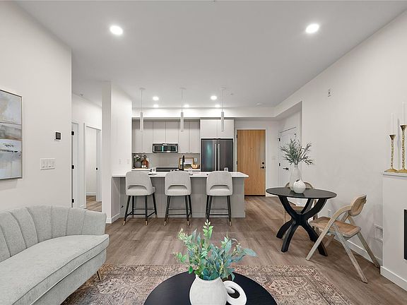 4th image of 610 Lampson St #404
