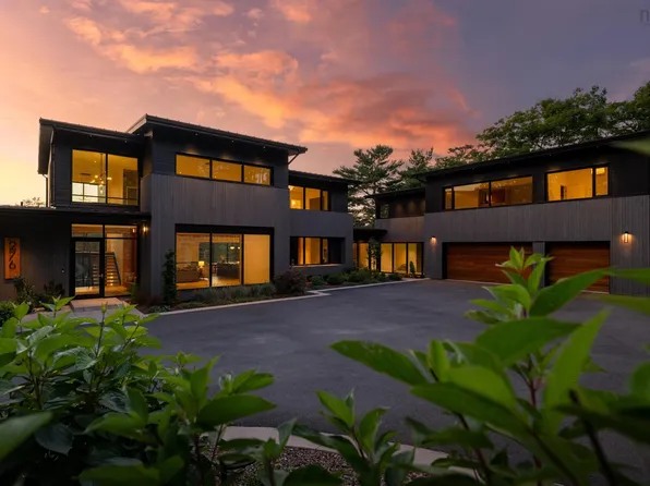 276 Sunnylea Rd, Halifax, NS B2T 1A2