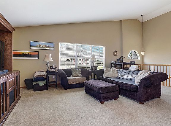3rd image of 18500 Bellagio Cir #40-185