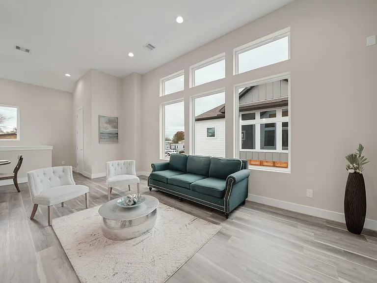 2502 W Tidwell Rd #A — Photo 5
