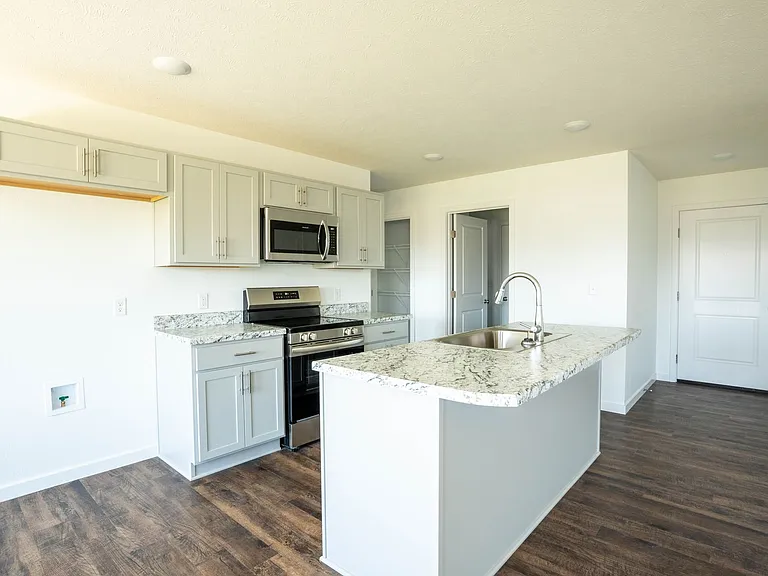 1380 Kay St — Photo 8