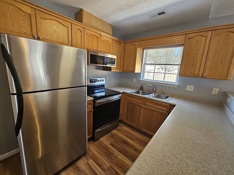 417 Brecknock Ct — Photo 3