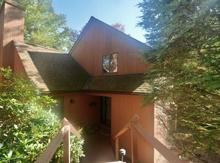 822 Covered Bridge Ln, Grantham, NH 03753