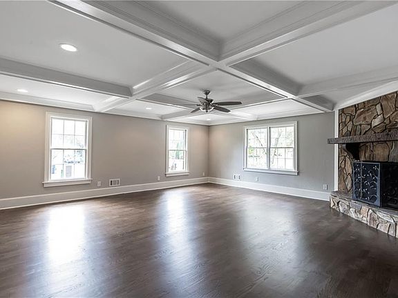 5th image of 726 Oxford Ct