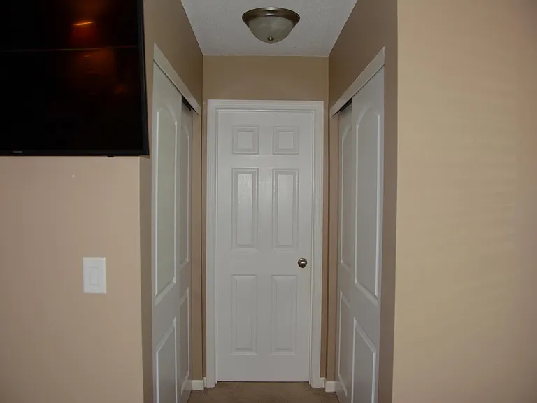 8811 Hawthorne Dr — Photo 15