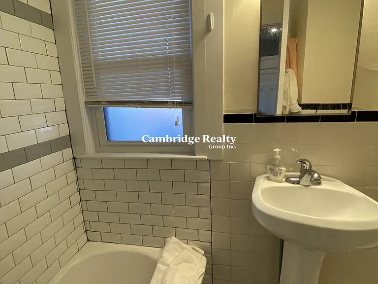 14 Chiswick Rd #1T — Photo 16