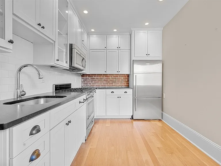 132 Myrtle St #2 — Photo 8