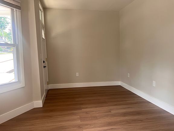 4th image of 752 Belmont Ave #7