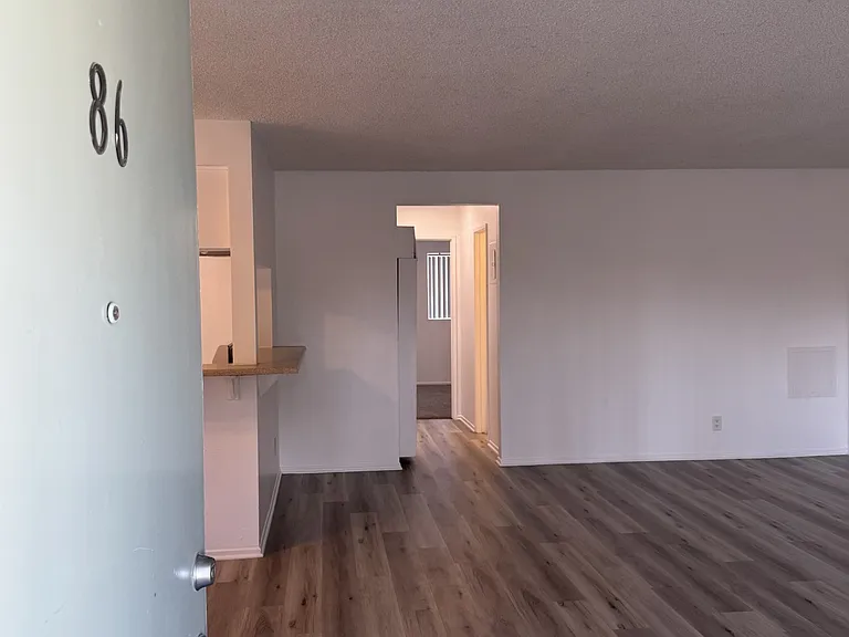 Oasis Apartments — Photo 7