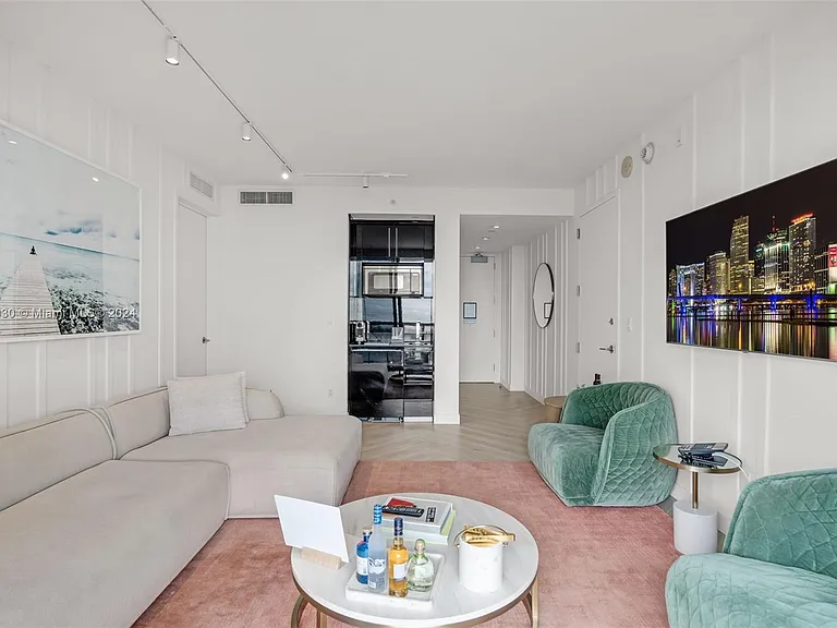 2201 Collins Ave #1010 — Photo 19