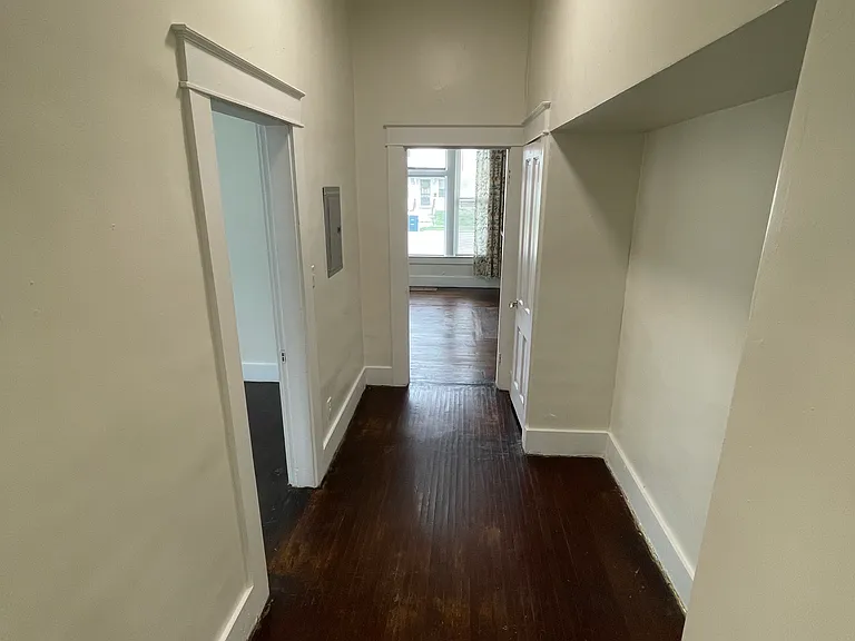 523-525 W Charles St #523 — Photo 10