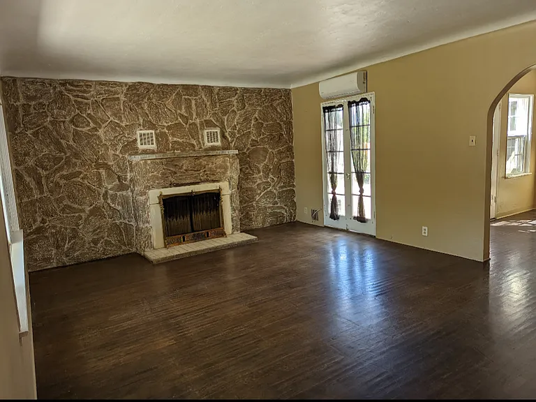 311 S Carmalita St — Photo 3