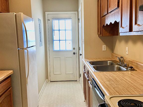 2nd image of 1701 Highland Way