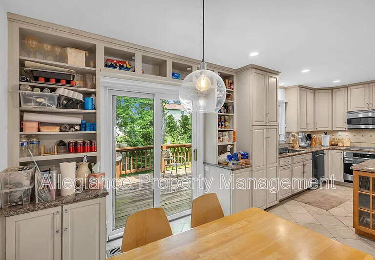 6861 Williamsburg Pond Ct — Photo 12
