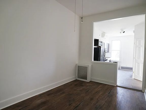 3rd image of 1820 Linden St #2L
