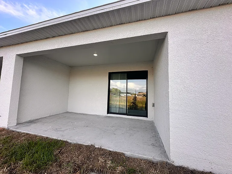 1421 NE 8th Pl — Photo 24