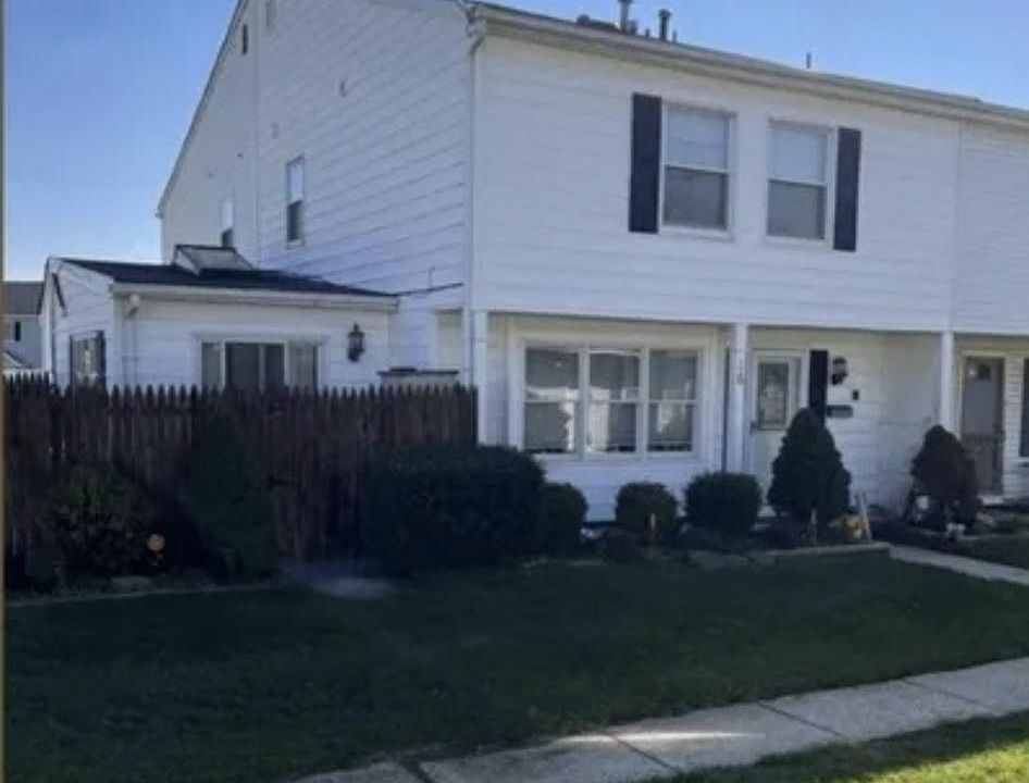 1st image of 16 Langdon Ct