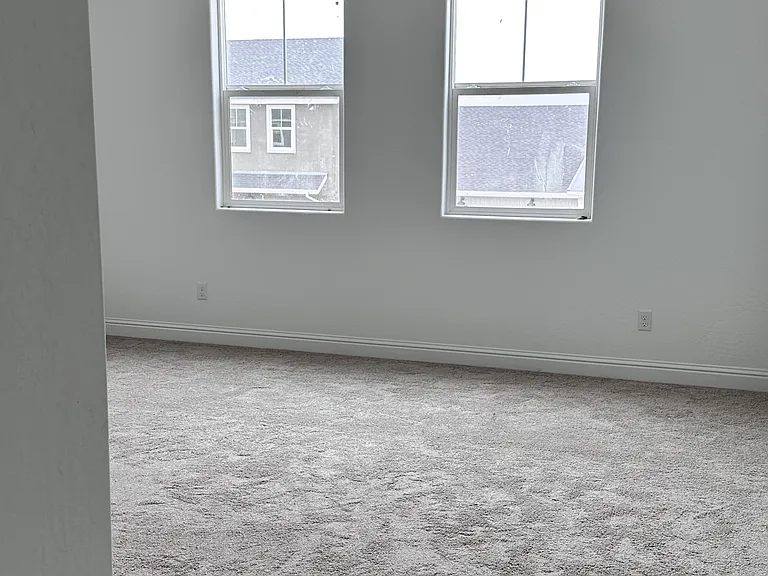 454 S Apricot Ave — Photo 5
