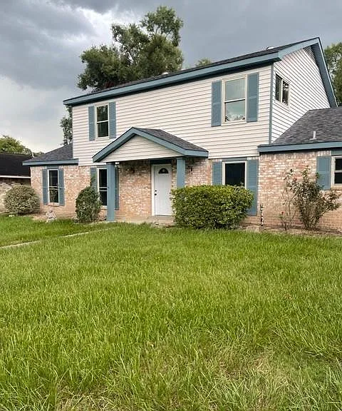 17078 Gleneagle Dr S — Photo 1