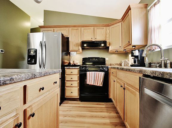4th image of 305 E Washington St