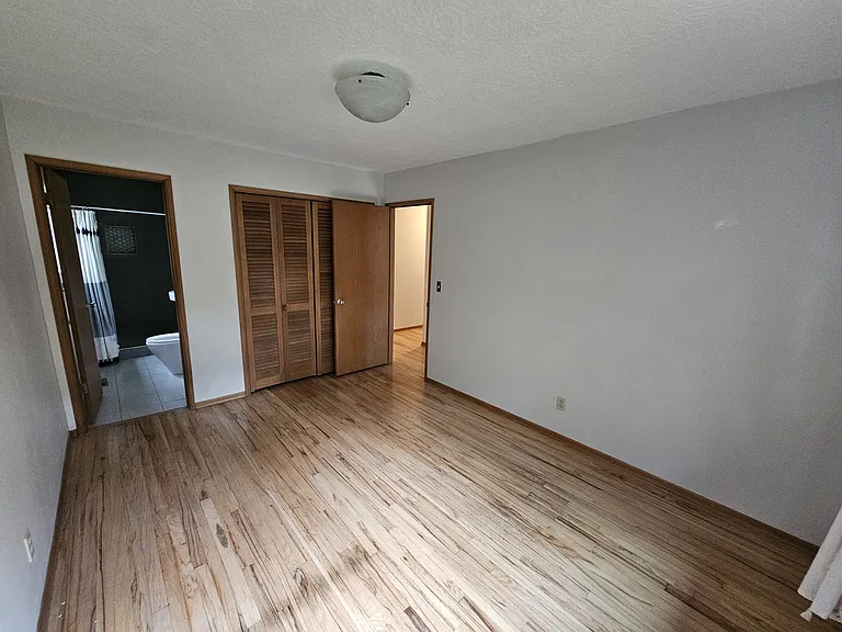 690 SW 130th Ave — Photo 23