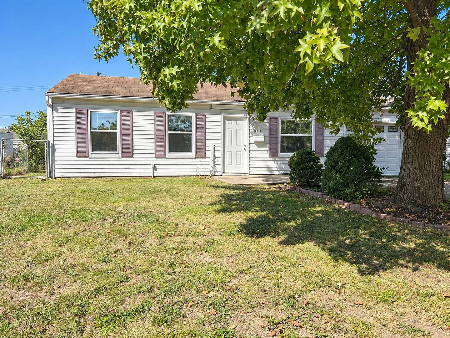 For Lease — Photo 1