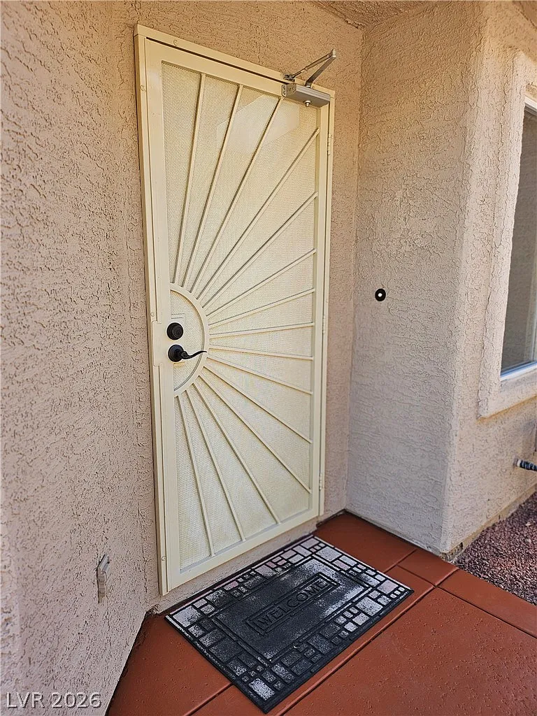 3 bed, 1315 sqft, $2,495 — Photo 3