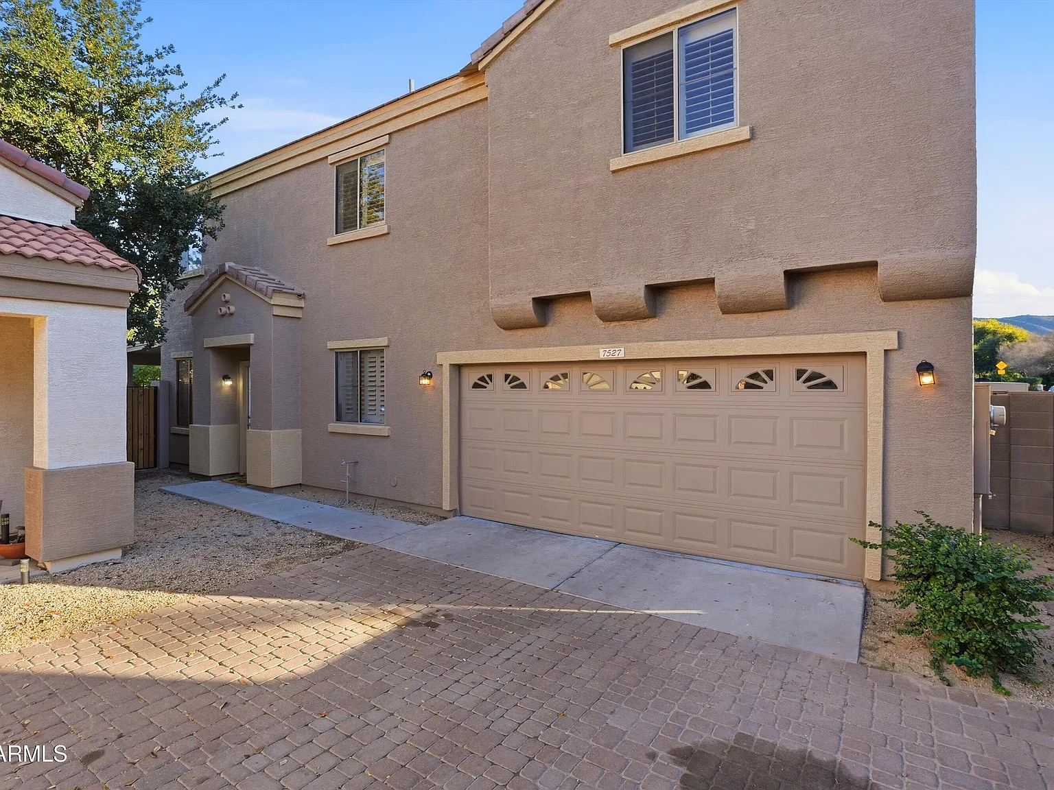 3 bed, 2.5 bath, 1464 sqft, $2,100 — Photo 3