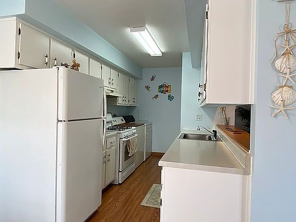 5th image of 1535 Cornell Pl #9A