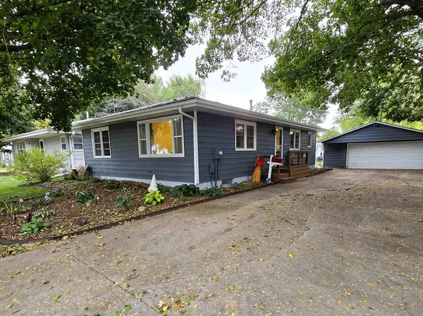 805 Iowa St, La Porte City, IA 50651