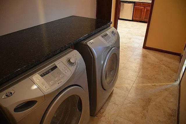 4 bed, 2700 sqft, $3,000 — Photo 3