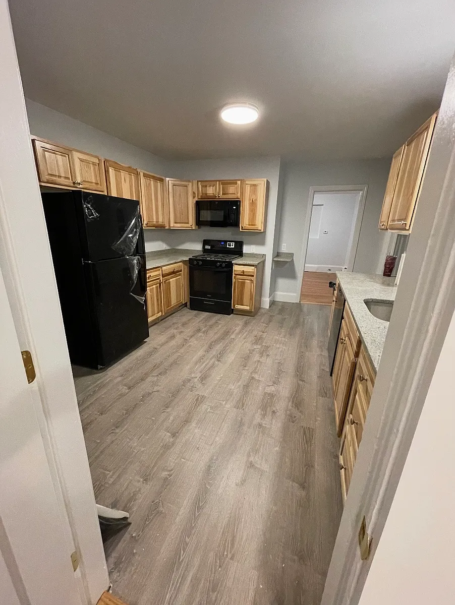 Building Photo - 58 Elm St #1
