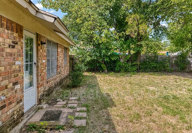 8013 Emerald Hills Way — Photo 24
