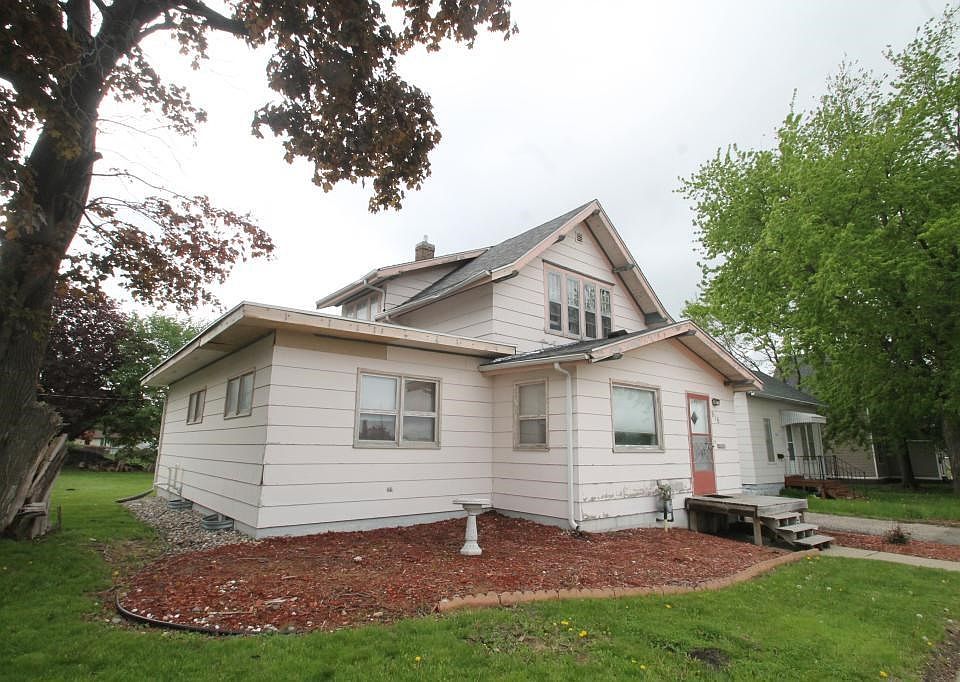 816 Oak st S  front