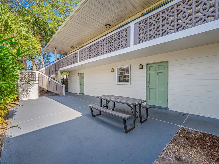 Lakeside Villas — Photo 14