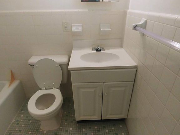 3rd image of 220 NE 16th Ave #7