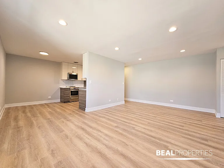 452 W Oakdale — Photo 41