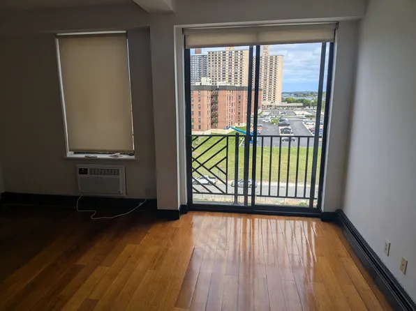 (undisclosed Address), Far Rockaway, NY 11691