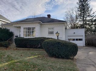 1915 Johnson Ave NW, Cedar Rapids, IA 52405