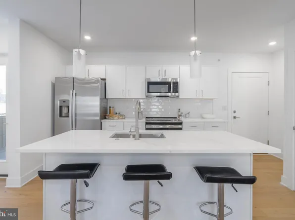 825 Bainbridge St #304, Philadelphia, PA 19147