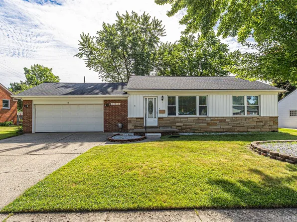 19044 Norwich Rd, Livonia, MI 48152
